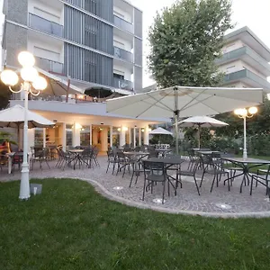 hotel-corona-riccione.emilia-romagnahotels.net/